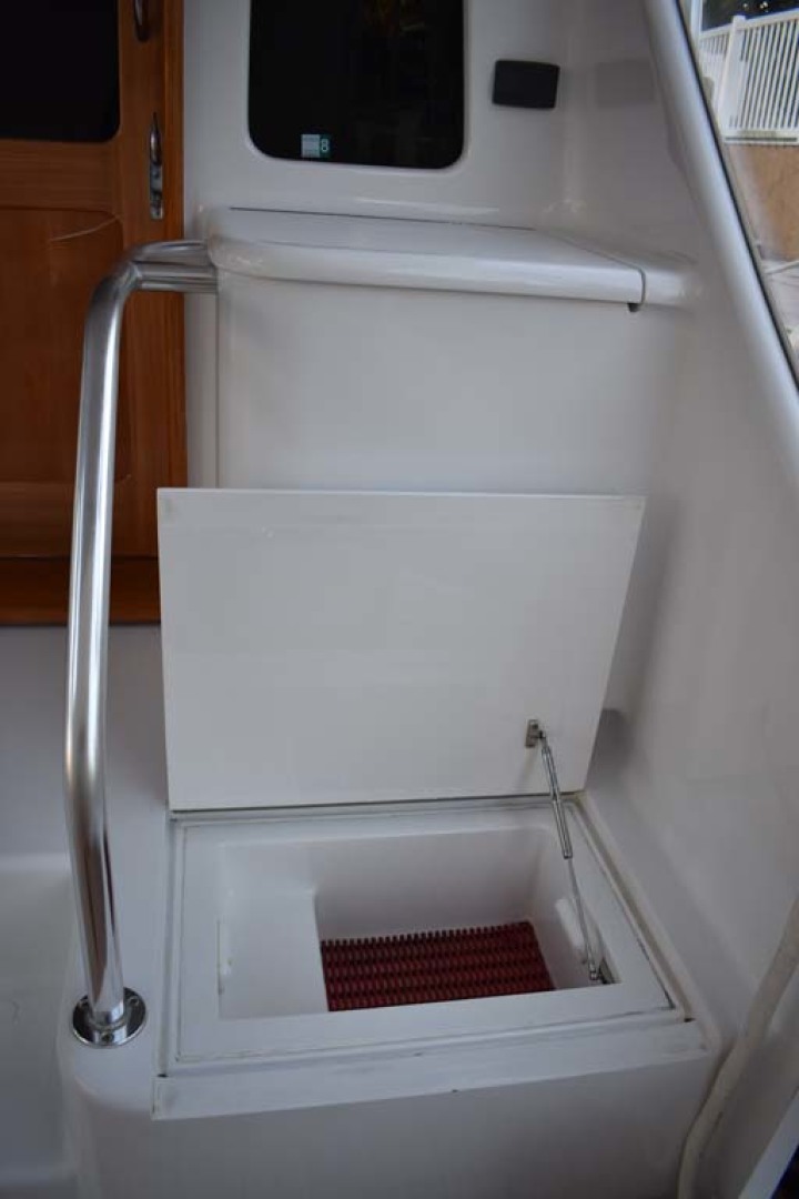Spencer-Sportfish 2013-Fire Escape Pompano Beach-Florida-United States-Mezzanine Storage Starboard-1274297 | Thumbnail