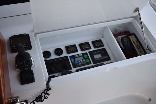 Spencer-Sportfish 2013-Fire Escape Pompano Beach-Florida-United States-Large Peninsula Helm, Stbd Side Glove Box-1274289