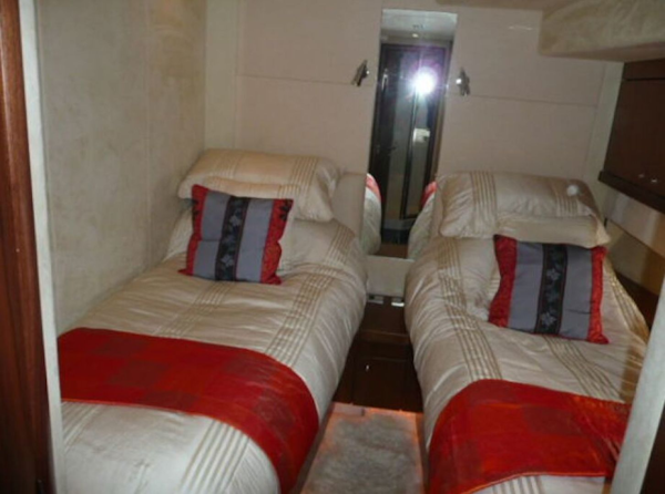 Sunseeker-Manhattan 2006-Pura Vida Rhodes-Greece-1275301