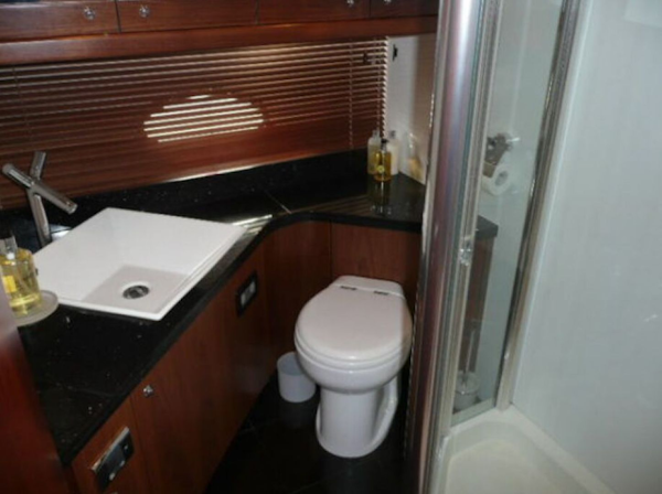 Sunseeker-Manhattan 2006-Pura Vida Rhodes-Greece-1275302