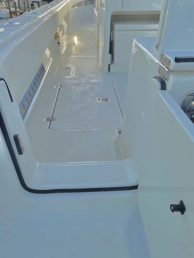SeaVee-320B 2017-Can You Dig It Islamorada-Florida-United States-Transom Door and Side Deck-1358107 | Thumbnail
