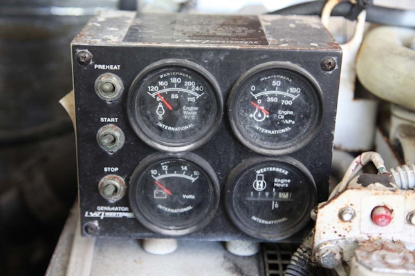 Carolina Classic-35 Express 2001-Fish Hard Key Largo-Florida-United States-Engine Room-1299975