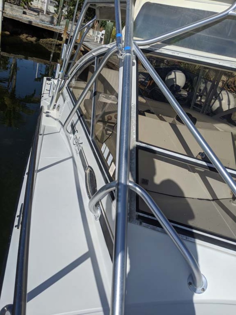 Carolina Classic-35 Express 2001-Fish Hard Key Largo-Florida-United States-Starboard Side Deck Looking Aft-1289617 | Thumbnail