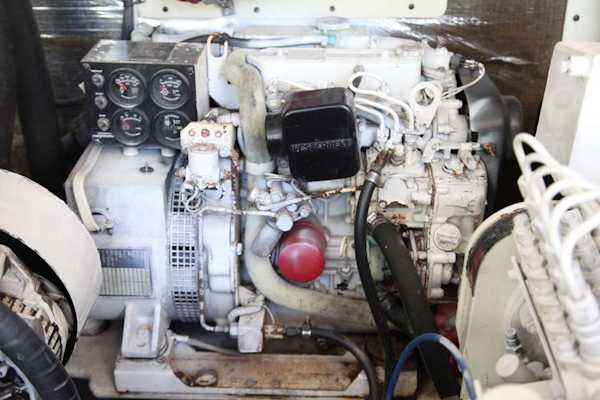 Carolina Classic-35 Express 2001-Fish Hard Key Largo-Florida-United States-Engine Room-1299974