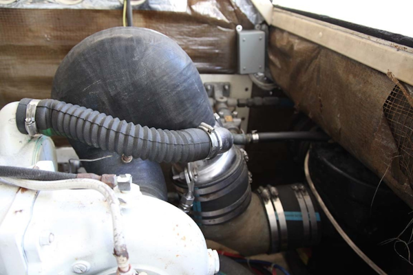 Carolina Classic-35 Express 2001-Fish Hard Key Largo-Florida-United States-Engine Room-1299977
