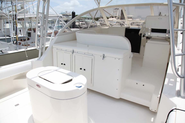Carolina Classic-35 Express 2001-Fish Hard Key Largo-Florida-United States-Livewell Above Deck (Circular)-1443721