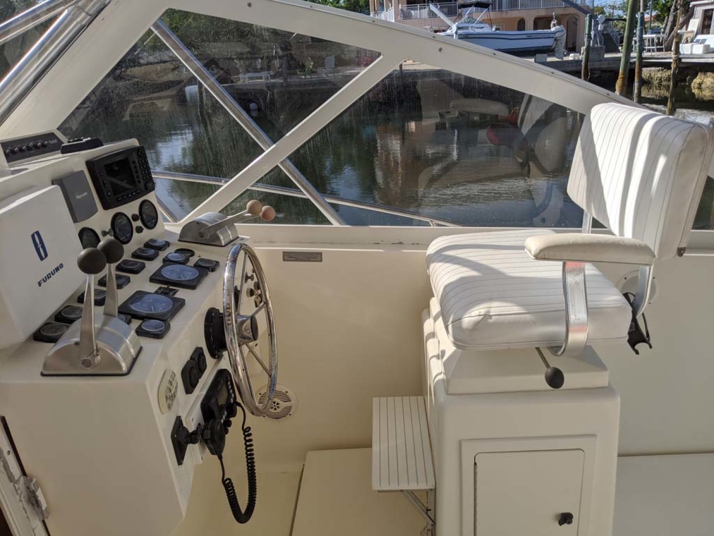 Carolina Classic-35 Express 2001-Fish Hard Key Largo-Florida-United States-Helm Station-1289620 | Thumbnail
