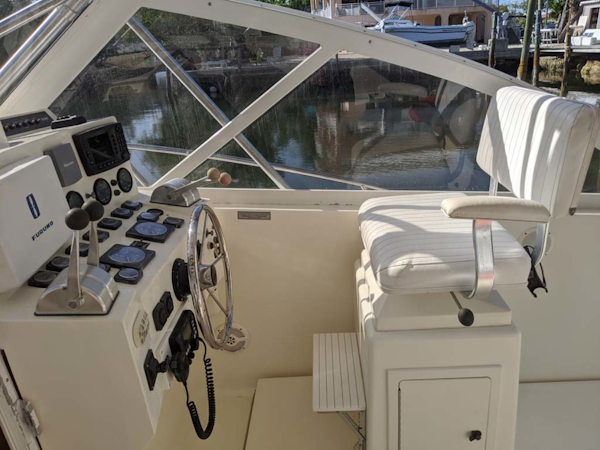 Carolina Classic-35 Express 2001-Fish Hard Key Largo-Florida-United States-Helm Station-1289620