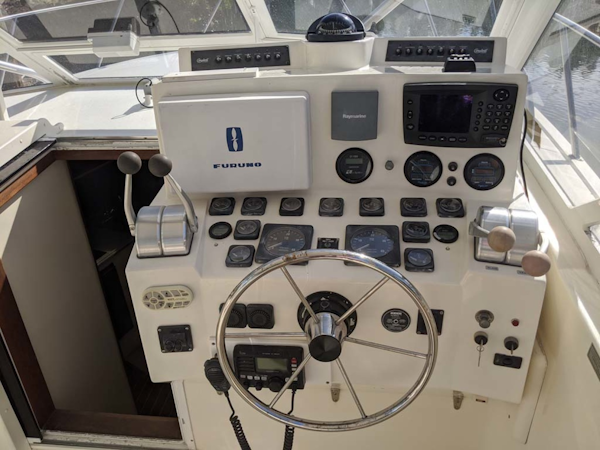 Carolina Classic-35 Express 2001-Fish Hard Key Largo-Florida-United States-Helm And Electronics-1289619