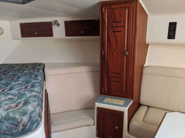 Carolina Classic-35 Express 2001-Fish Hard Key Largo-Florida-United States-Overhead Storage-1289611