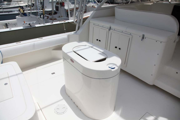Carolina Classic-35 Express 2001-Fish Hard Key Largo-Florida-United States-Cockpit  Livewell-1443715