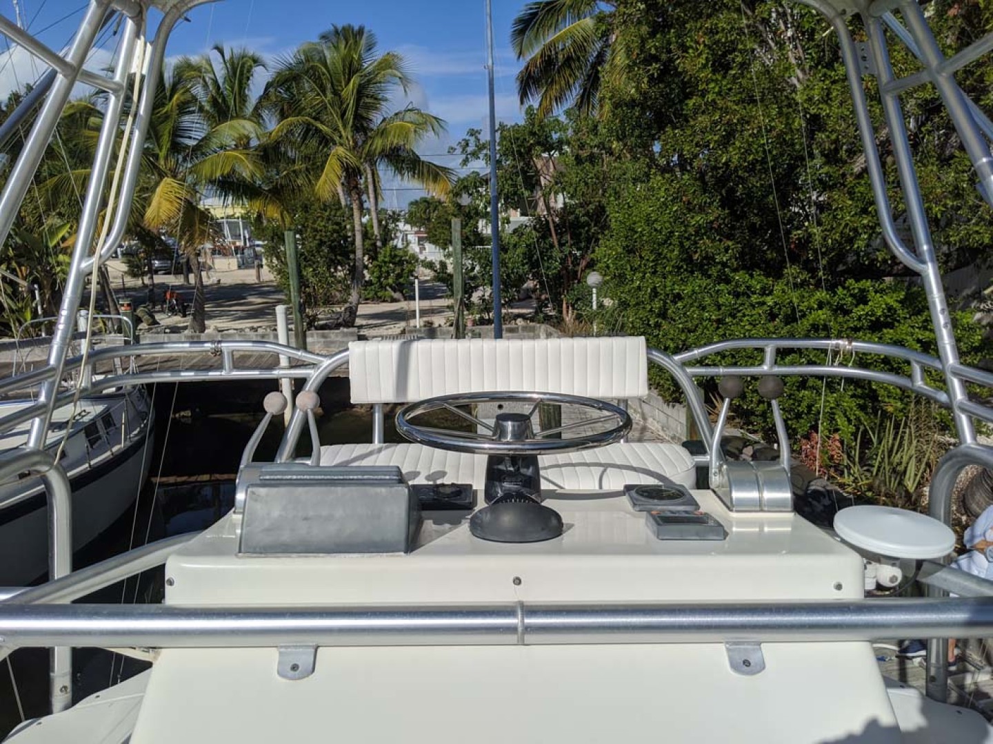 Carolina Classic-35 Express 2001-Fish Hard Key Largo-Florida-United States-Tower Helm-1289624 | Thumbnail