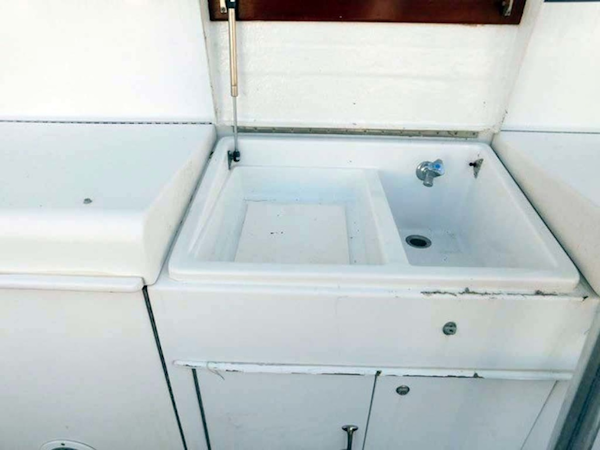 Hatteras-Convertible 1986-My Alyby Merritt Island-Florida-United States-Cleaning Station-1294857