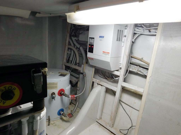 Hatteras-Convertible 1986-My Alyby Merritt Island-Florida-United States-Battery Charger And Water Heater-1294868