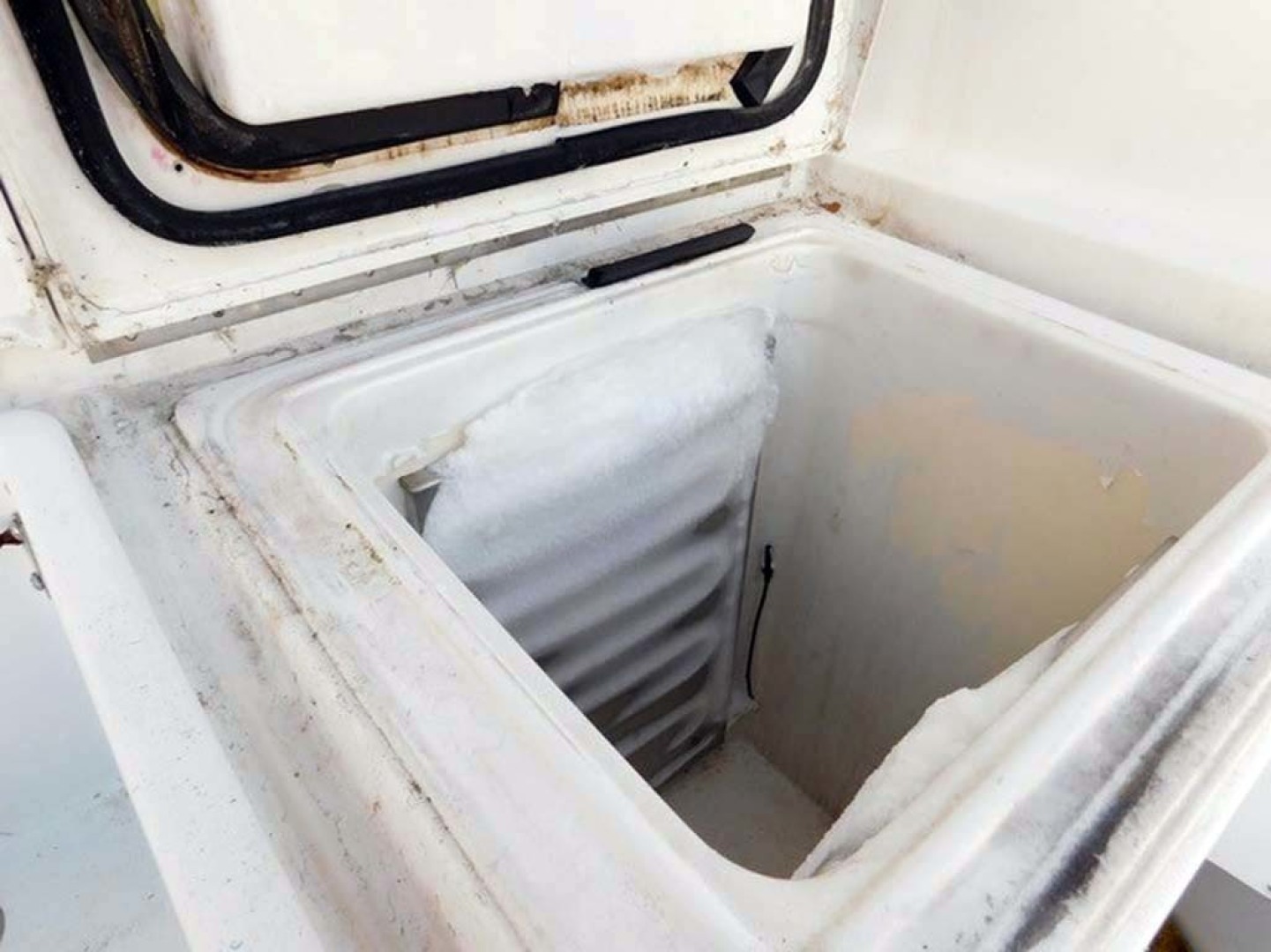 Hatteras-Convertible 1986-My Alyby Merritt Island-Florida-United States-Bait Freezer-1294858 | Thumbnail