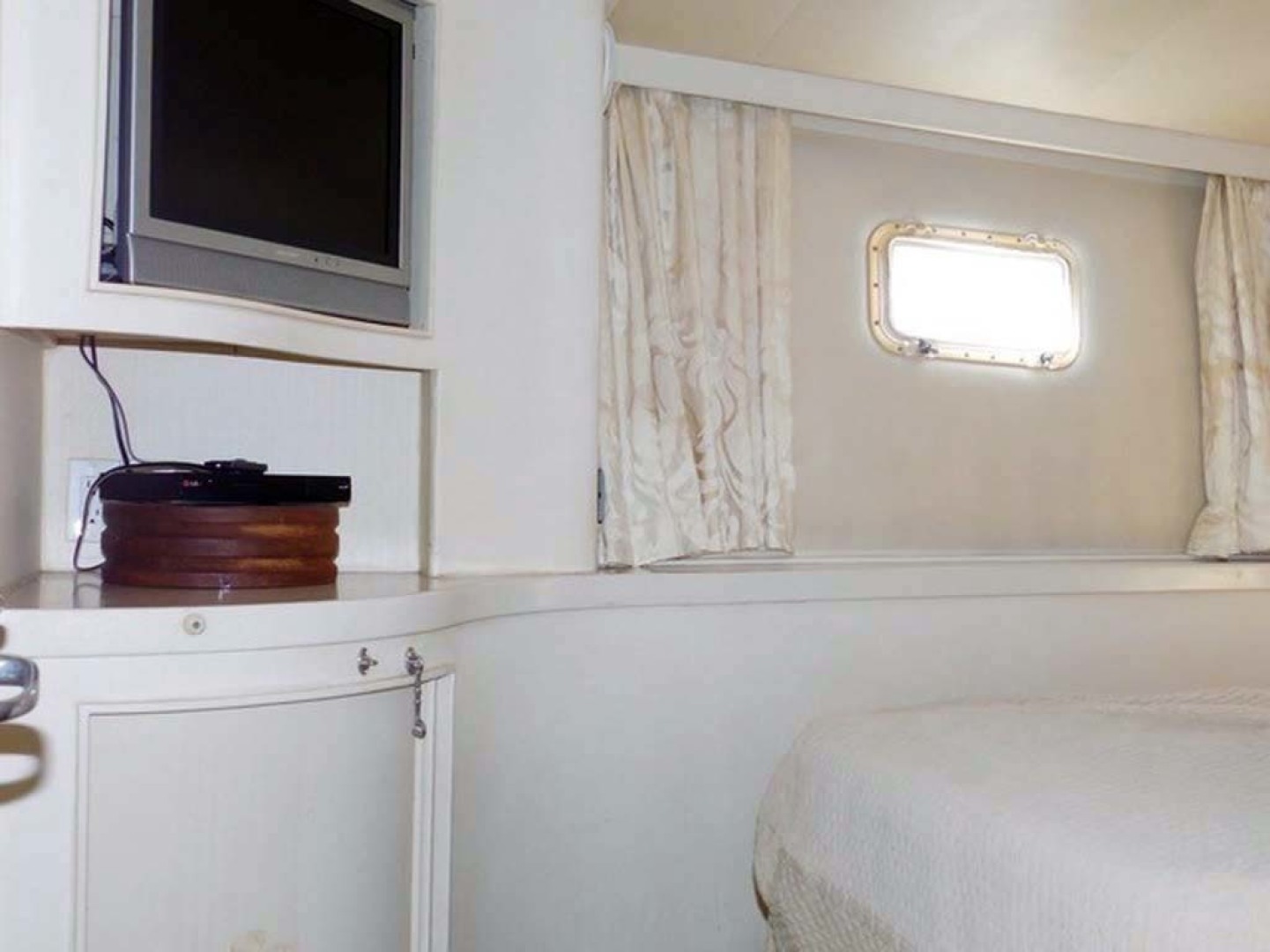 Hatteras-Convertible 1986-My Alyby Merritt Island-Florida-United States-Starboard Side Of Master-1294835 | Thumbnail