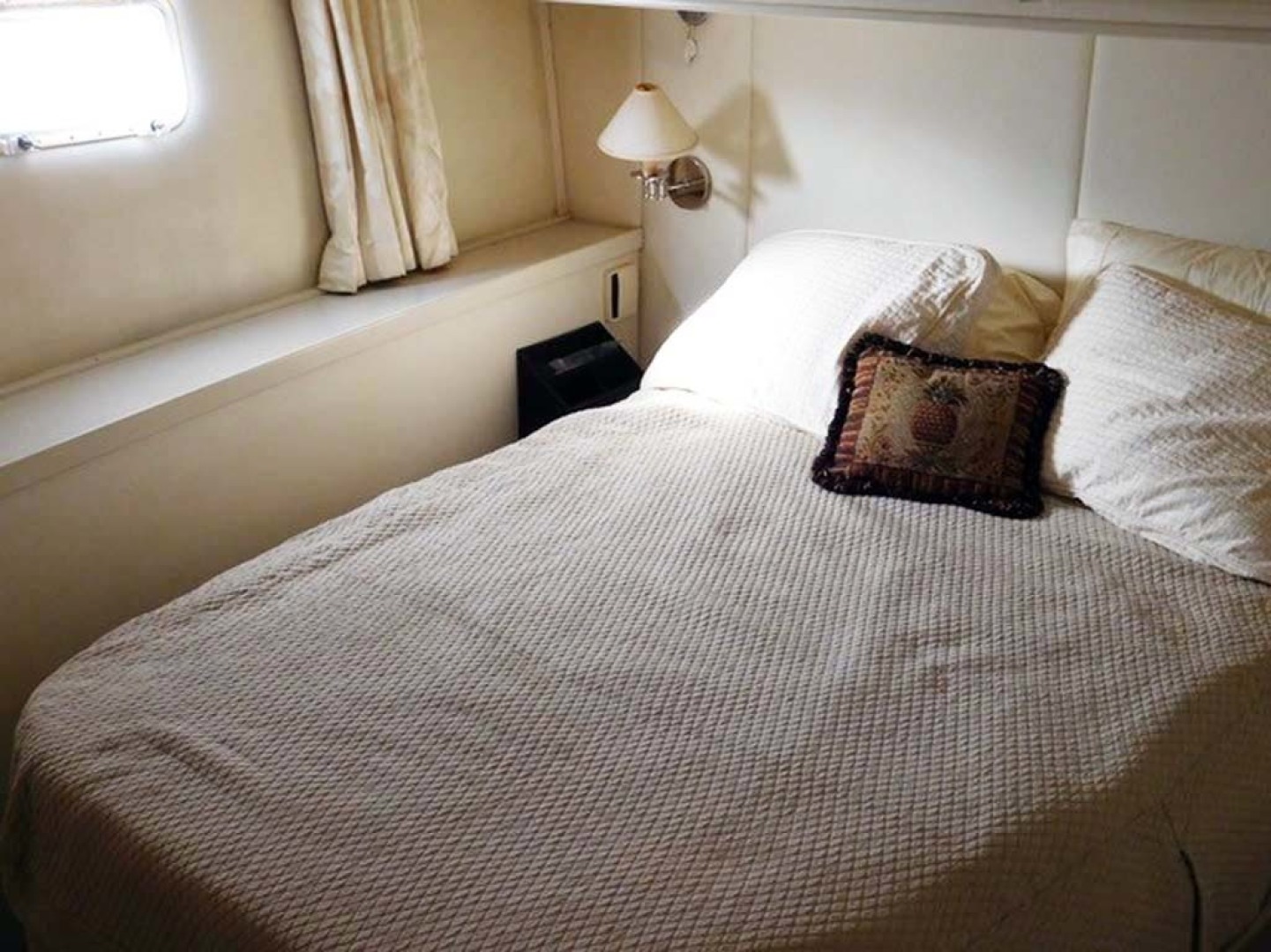 Hatteras-Convertible 1986-My Alyby Merritt Island-Florida-United States-Master Stateroom-1294831 | Thumbnail