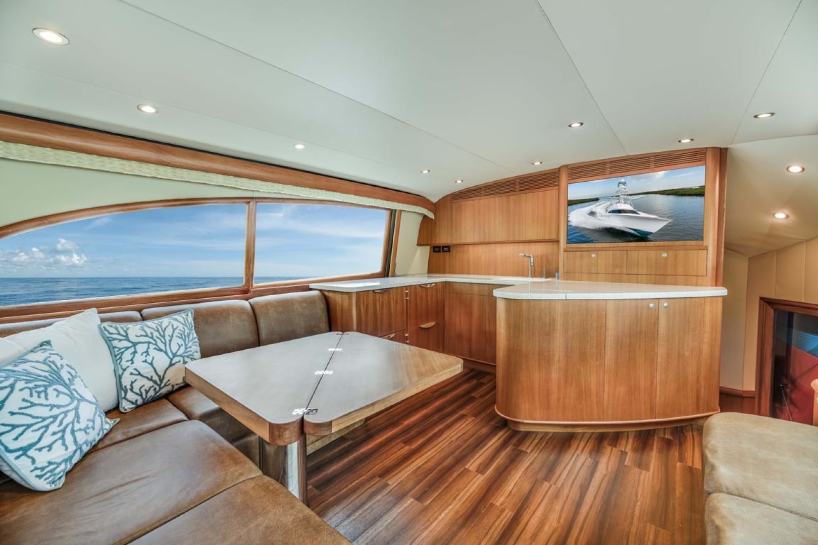 F&S-Custom Carolina with Seakeepers 2013-Epiphany Key Largo-Florida-United States-Salon Port Forward-1447403 | Thumbnail
