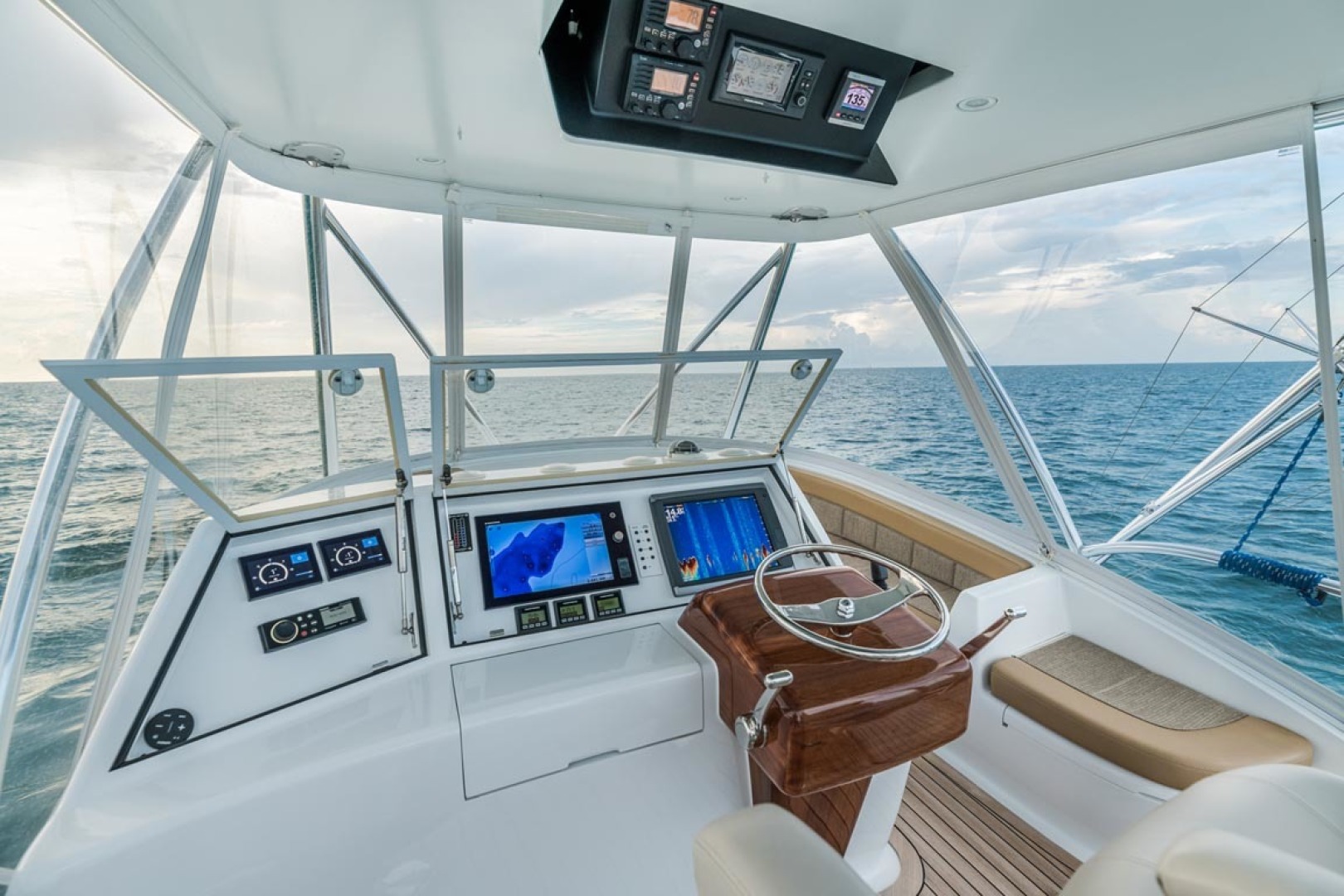 F&S-Custom Carolina with Seakeepers 2013-Epiphany Key Largo-Florida-United States-Helm and Electronics-1447431 | Thumbnail