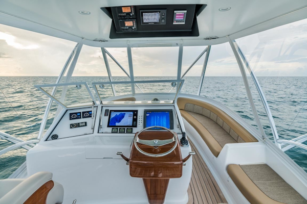 F&S-Custom Carolina with Seakeepers 2013-Epiphany Key Largo-Florida-United States-Helm Station-1447430