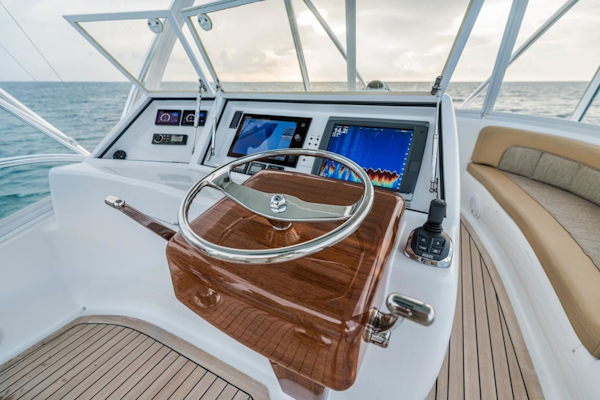 F&S-Custom Carolina with Seakeepers 2013-Epiphany Key Largo-Florida-United States-Helm Pod and Electronics-1447433