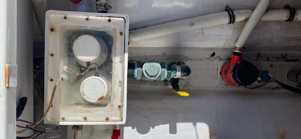 Invincible-Center Console 2009 -Key largo-Florida-United States-Bilge-1319606