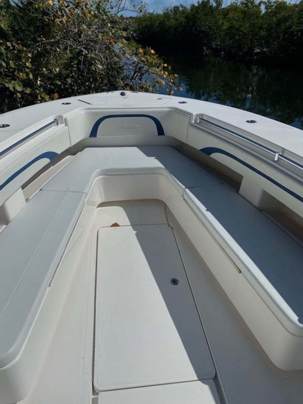 Invincible-Center Console 2009 -Key largo-Florida-United States-Bow Seating And Storage-1319598
