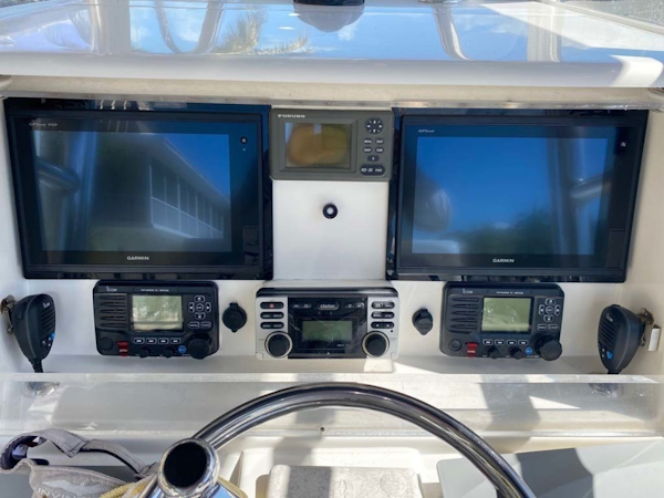 Invincible-Center Console 2009 -Key largo-Florida-United States-Helm Electronics-1319602