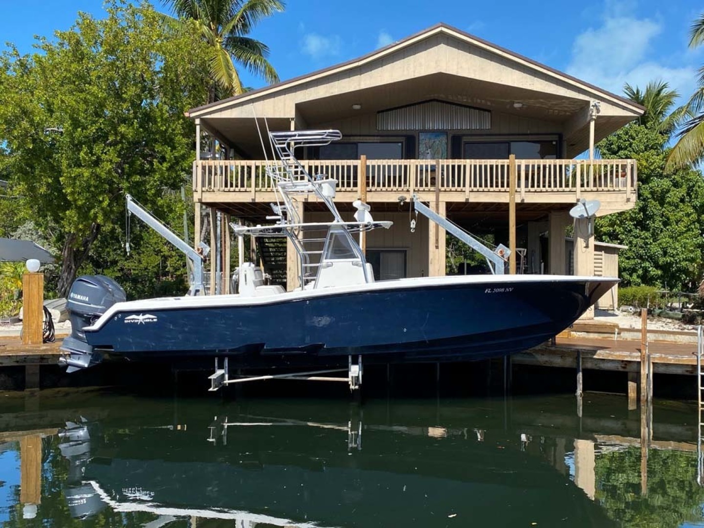 Invincible-Center Console 2009 -Key largo-Florida-United States-Main Profile  Lift Kept-1319591 | Thumbnail