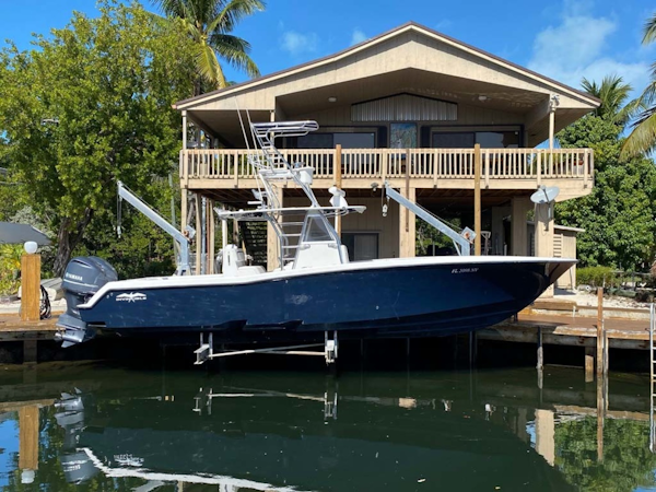Invincible-Center Console 2009 -Key largo-Florida-United States-Main Profile  Lift Kept-1319591
