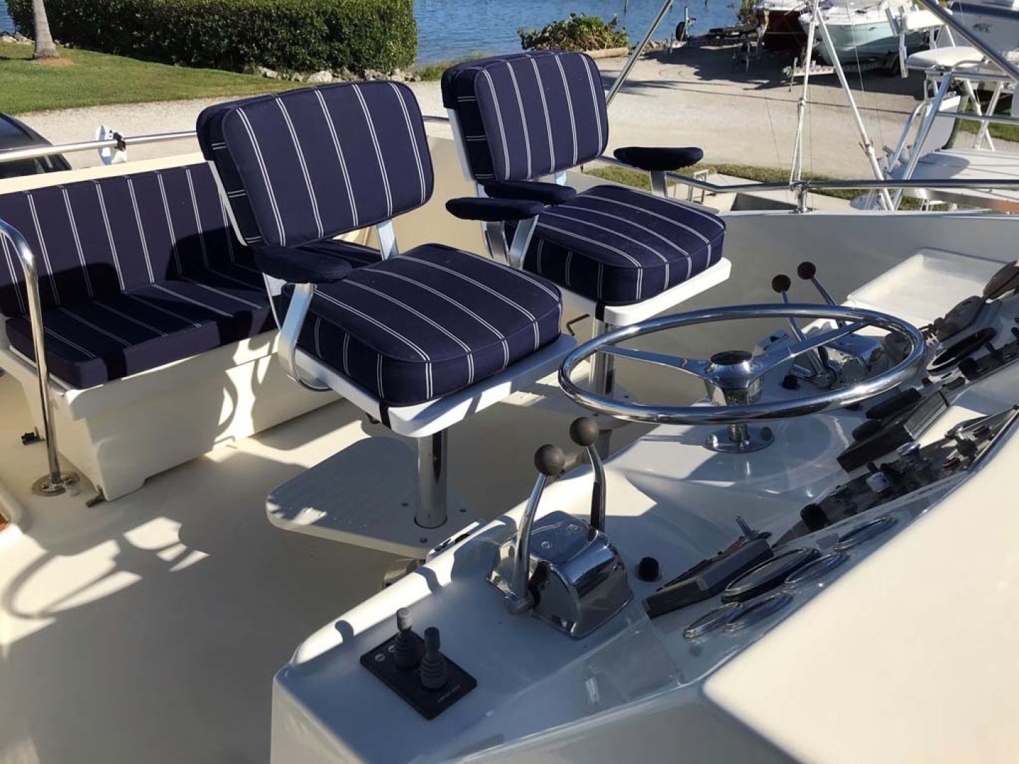 Hatteras-53 Classic Motor Yacht 1984 -Jensen Beach-Florida-United States-Bridge Helm-1321250 | Thumbnail