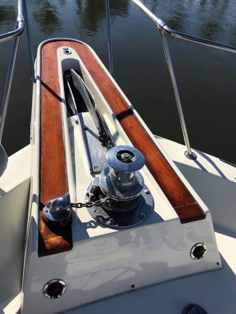 Hatteras-53 Classic Motor Yacht 1984 -Jensen Beach-Florida-United States-Windlass-1321241 | Thumbnail