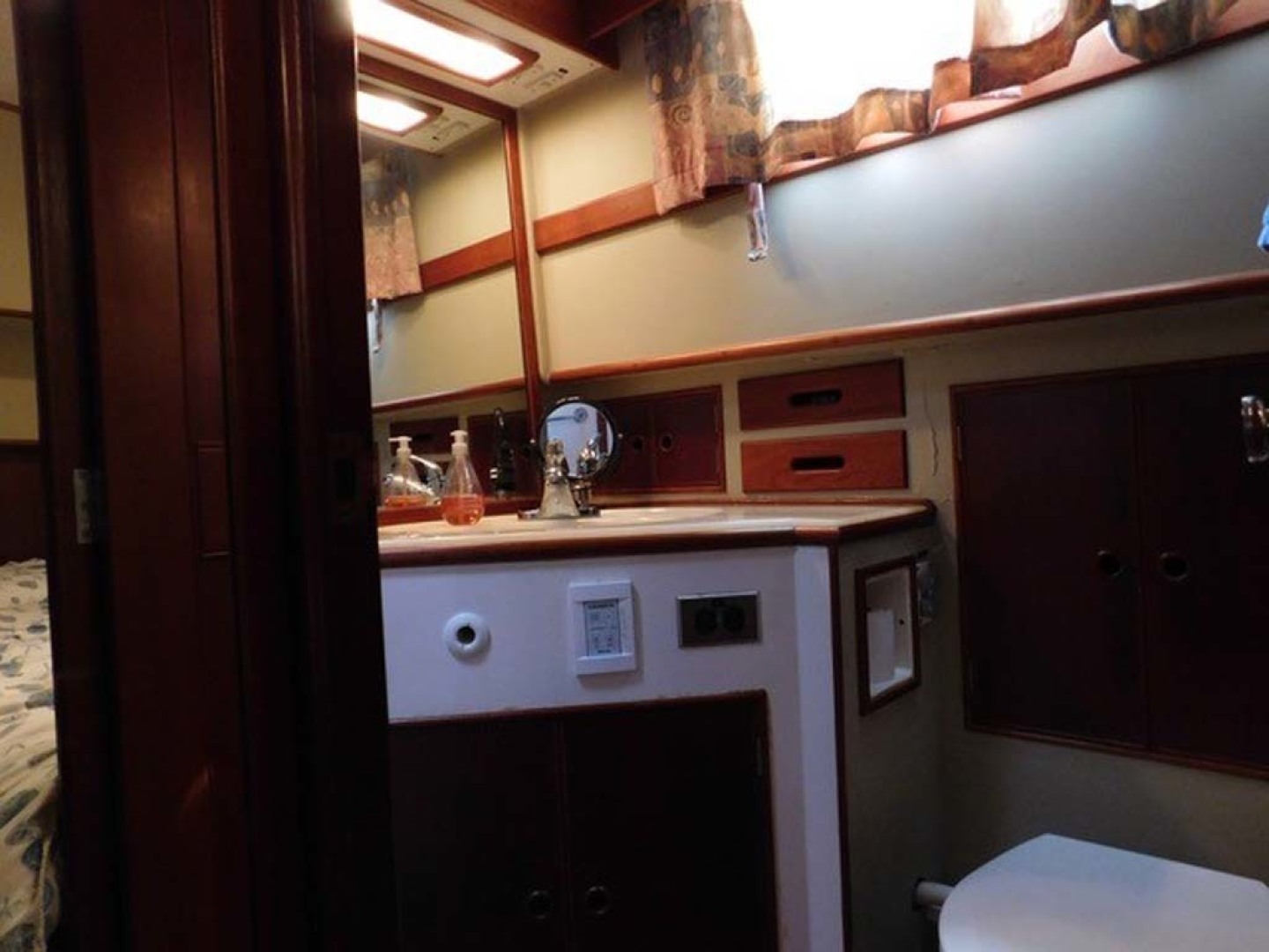 Grand Banks-42 Classic 1990-Stina Marie Merritt Island-Florida-United States-Master Aft Head-1323236 | Thumbnail