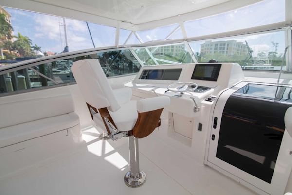 Viking-50 Express 2001-Tiger Six Bahamas-Viking 50  Tiger Six  Helm-1327381