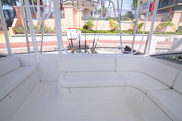 Viking-50 Express 2001-Tiger Six Bahamas-Viking 50  Tiger Six  Helm Deck Seating-1327396