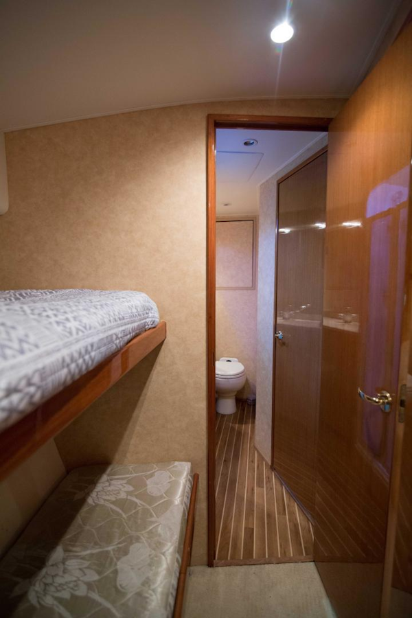 Viking-50 Express 2001-Tiger Six Bahamas-Viking 50  Tiger Six  Guest Stateroom-1327376