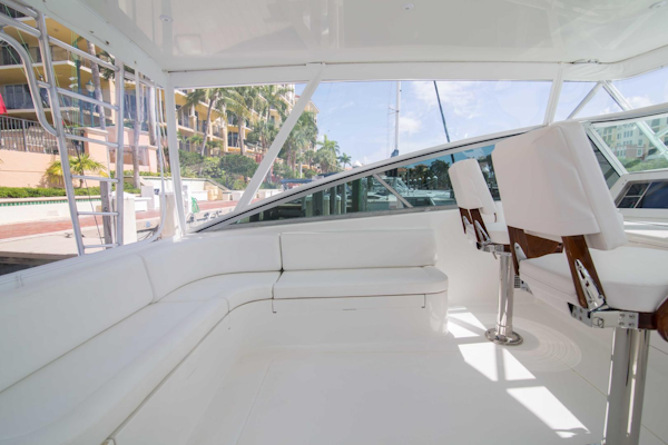 Viking-50 Express 2001-Tiger Six Bahamas-Viking 50  Tiger Six  Helm Deck-1327394