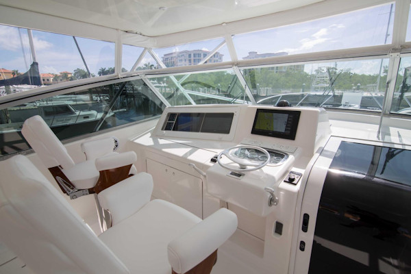 Viking-50 Express 2001-Tiger Six Bahamas-Viking 50  Tiger Six  Helm-1327384