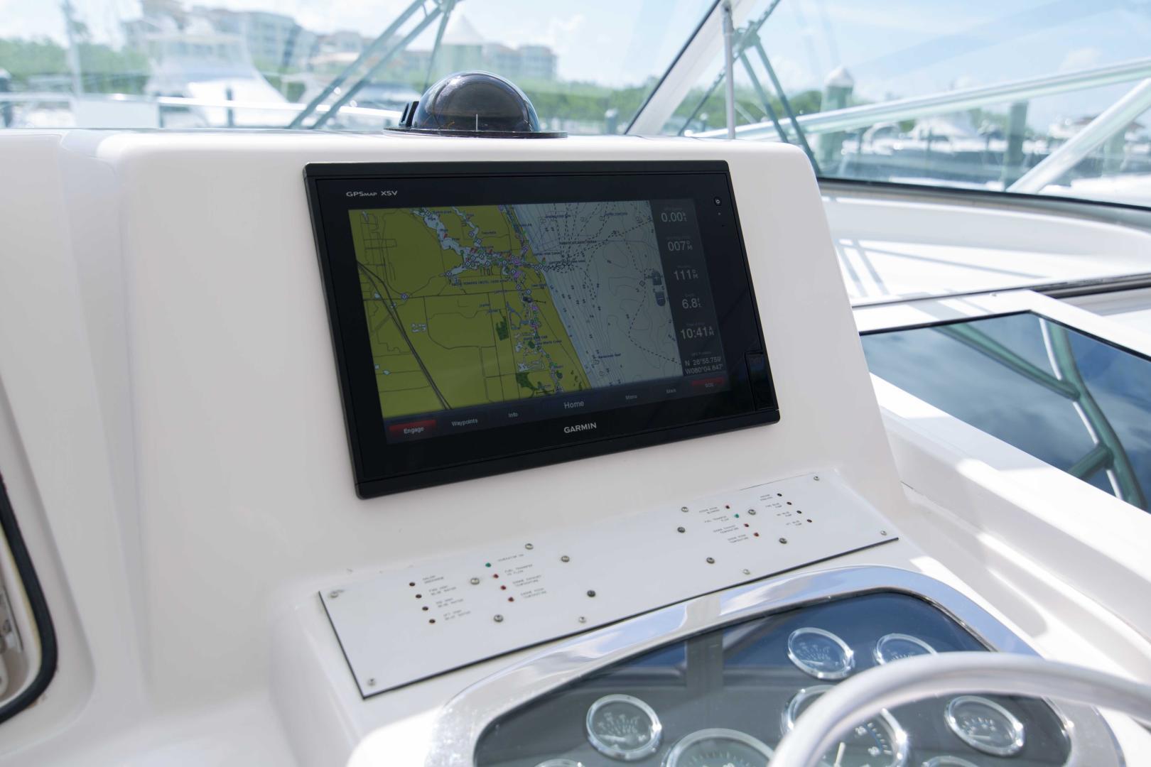 Viking-50 Express 2001-Tiger Six Bahamas-Viking 50  Tiger Six  Helm-Electronics-1327390 | Thumbnail