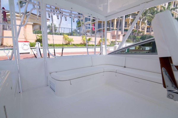 Viking-50 Express 2001-Tiger Six Bahamas-Viking 50  Tiger Six  Helm Deck Seating-1327397
