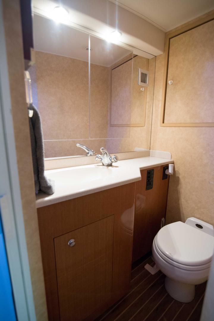 Viking-50 Express 2001-Tiger Six Bahamas-Viking 50  Tiger Six  Guest Head-1327378 | Thumbnail