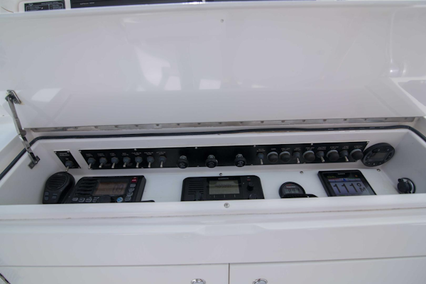 Viking-50 Express 2001-Tiger Six Bahamas-Viking 50  Tiger Six  Helm-Electronics-1327388