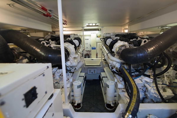 Viking-50 Express 2001-Tiger Six Bahamas-Viking 50  Tiger Six  Engine Room-1327407