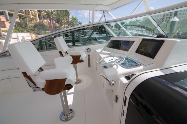 Viking-50 Express 2001-Tiger Six Bahamas-Viking 50  Tiger Six  Helm-1327382