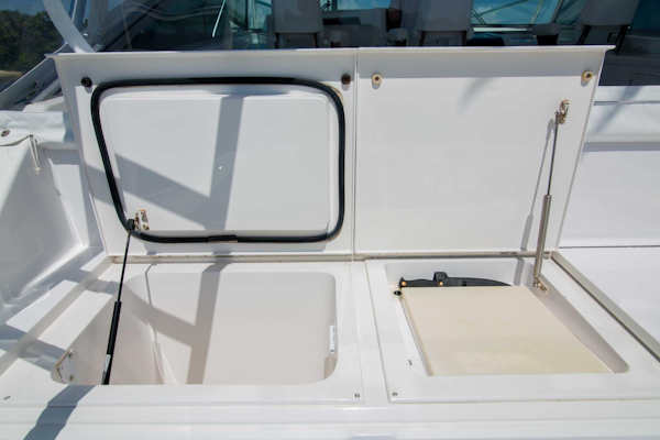 Viking-50 Express 2001-Tiger Six Bahamas-Viking 50  Tiger Six  Cockpit-1327402