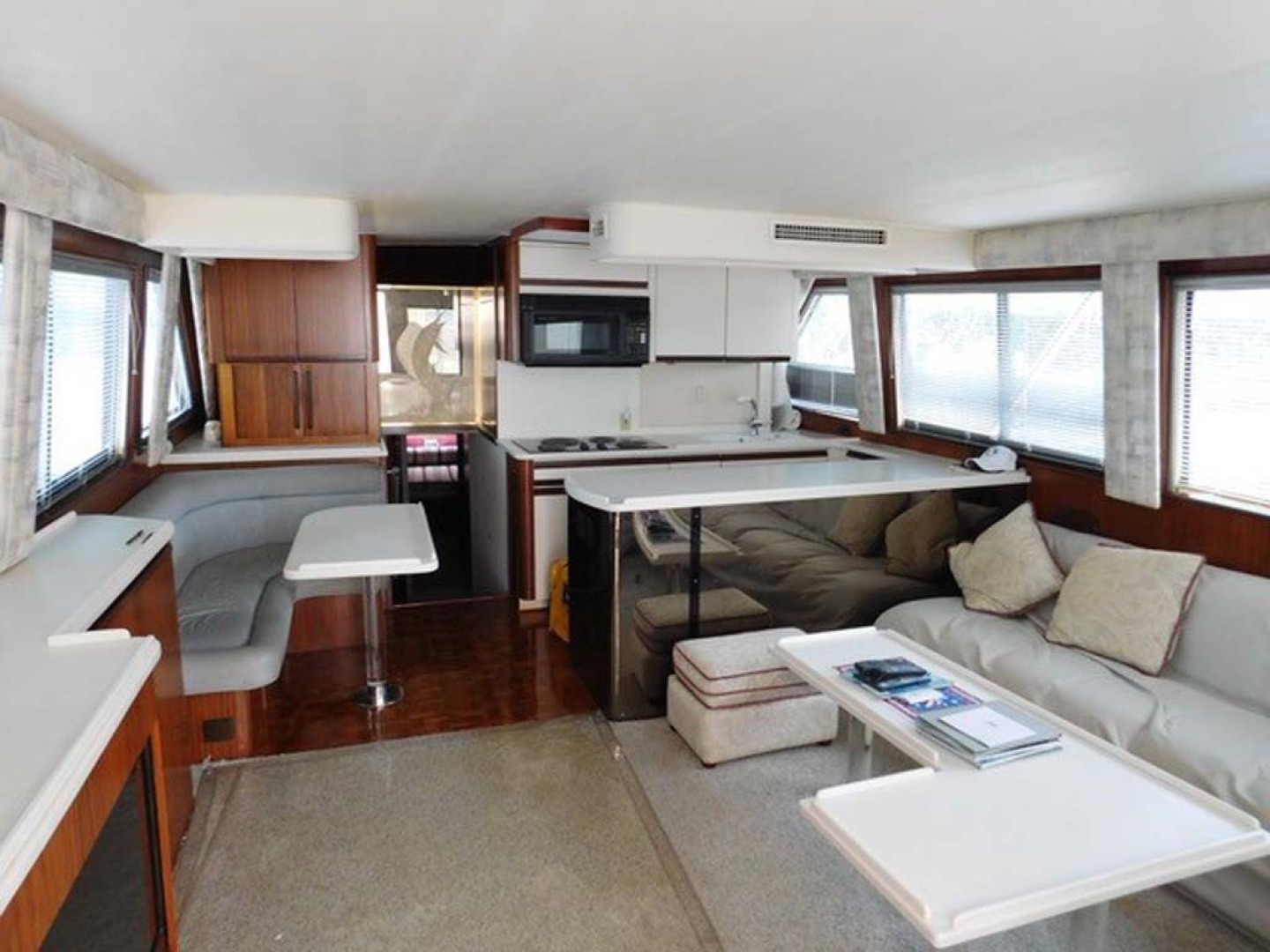 Hatteras-Sportfish 1990-Spindrift North Palm Beach-Florida-United States Salon Looking Forward-1420021 | Thumbnail