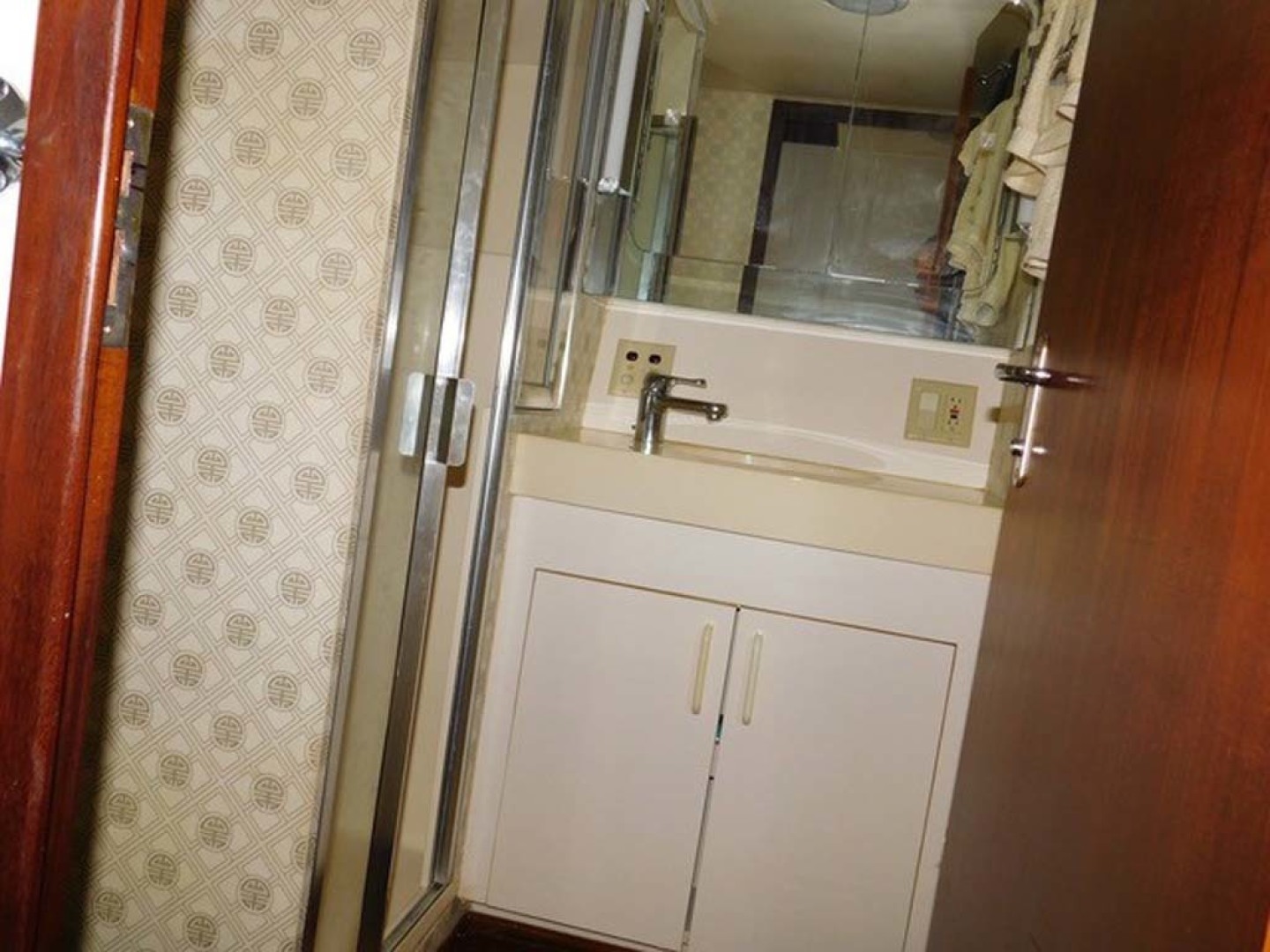 Hatteras-Sportfish 1990-Spindrift North Palm Beach-Florida-United States Guest Shower And Head-1420042 | Thumbnail