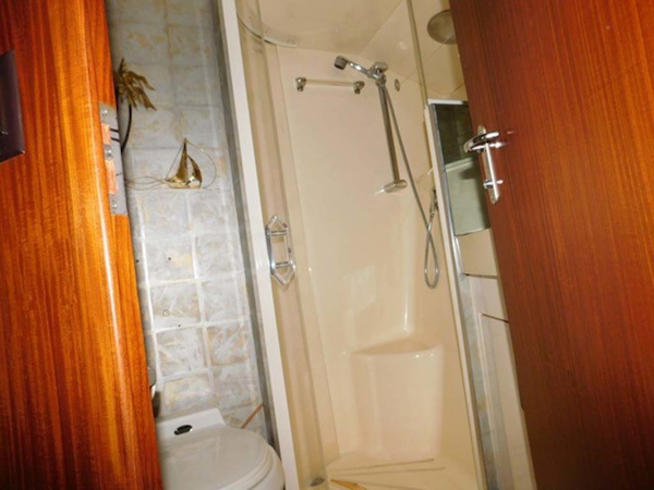 Hatteras-Sportfish 1990-Spindrift North Palm Beach-Florida-United States Master Head And Shower-1420036