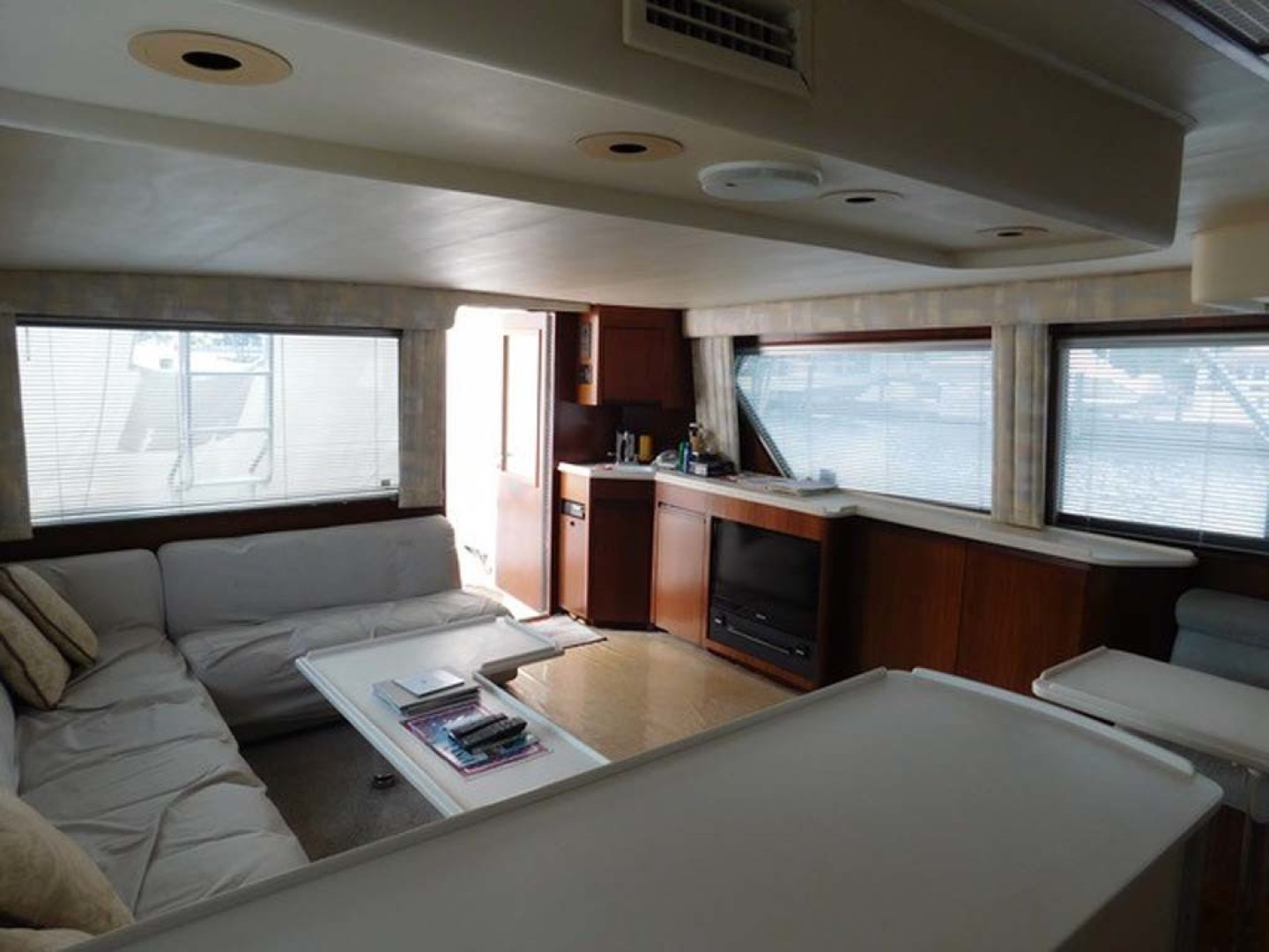 Hatteras-Sportfish 1990-Spindrift North Palm Beach-Florida-United States Salon Looking Port-1420019 | Thumbnail