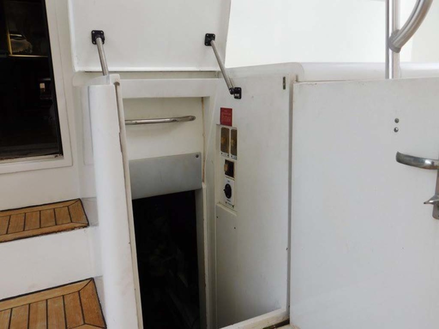 Hatteras-Sportfish 1990-Spindrift North Palm Beach-Florida-United States Engine Room Entrance-1420047 | Thumbnail